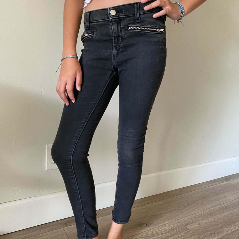 BLACK ZIPPER JEANS